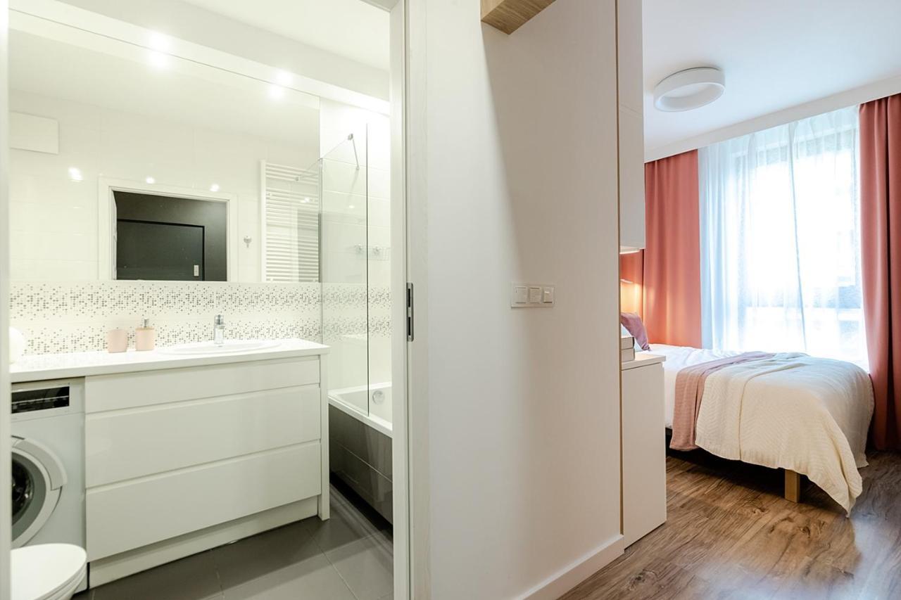 Studio Wola Apartament Kasprzaka - Wifi + Smart Tv Warszawa Eksteriør billede