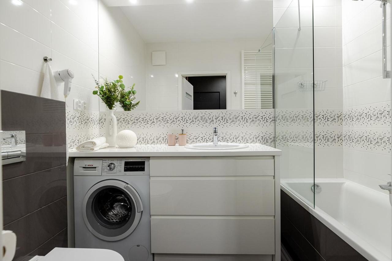 Studio Wola Apartament Kasprzaka - Wifi + Smart Tv Warszawa Eksteriør billede